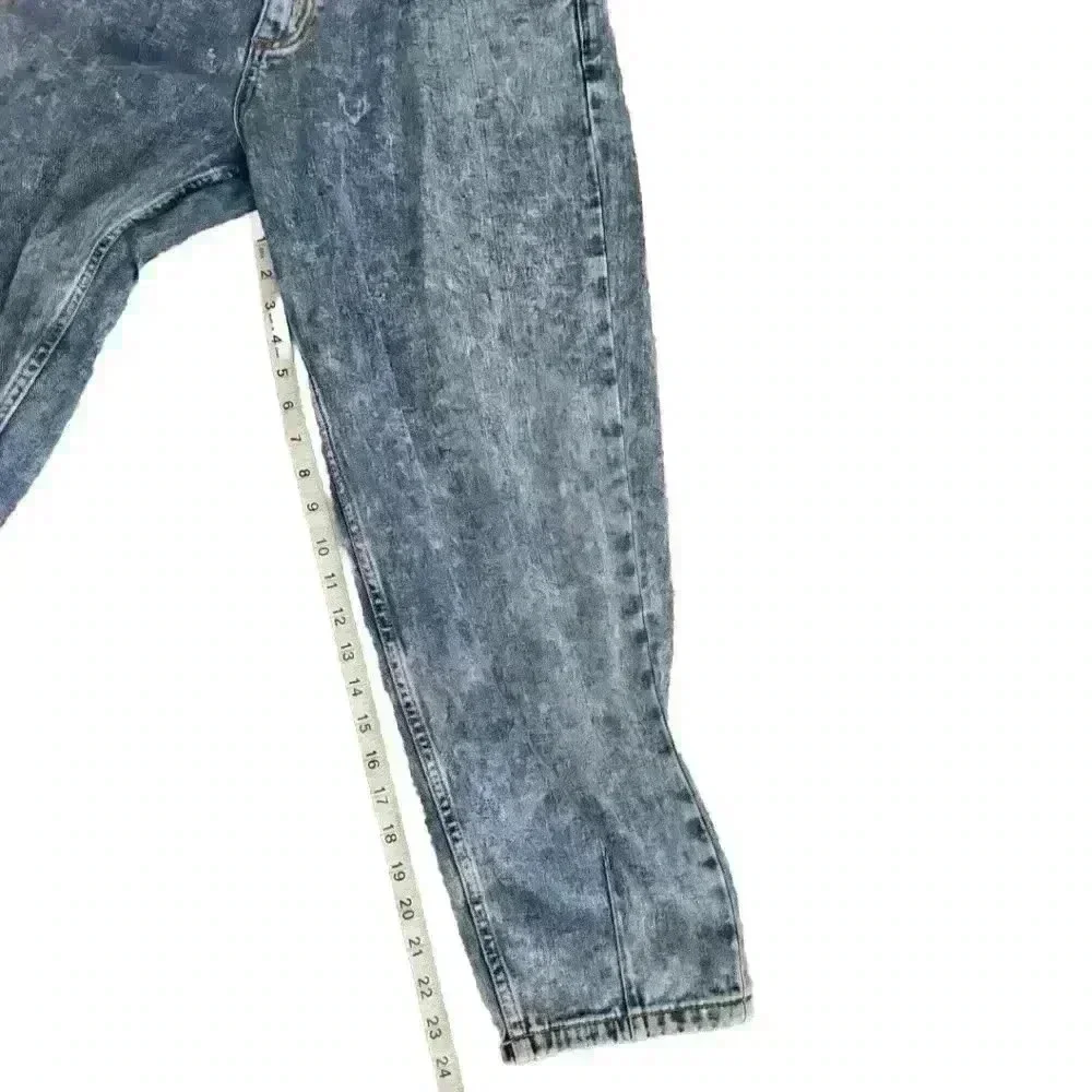 BDG Womens Acid Washed 90s Vintage Inspired Pleated Taper Leg High Waist Jean 27